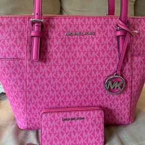 NWT Michael Kors Jet Set EW TZ Tote with Coin Wallet